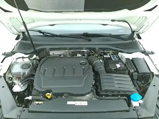 Volkswagen Passat Alltrack view 13