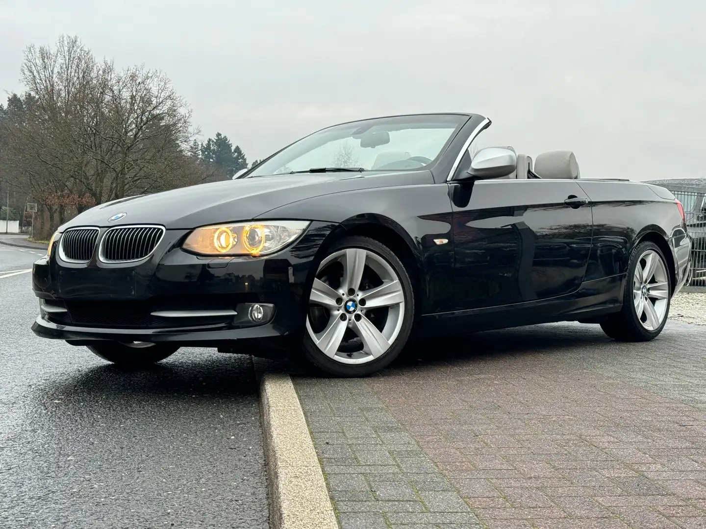 BMW 320 320d Exclusive Edition 1.Hand Navi Leder Xenon TOP Schwarz - 1