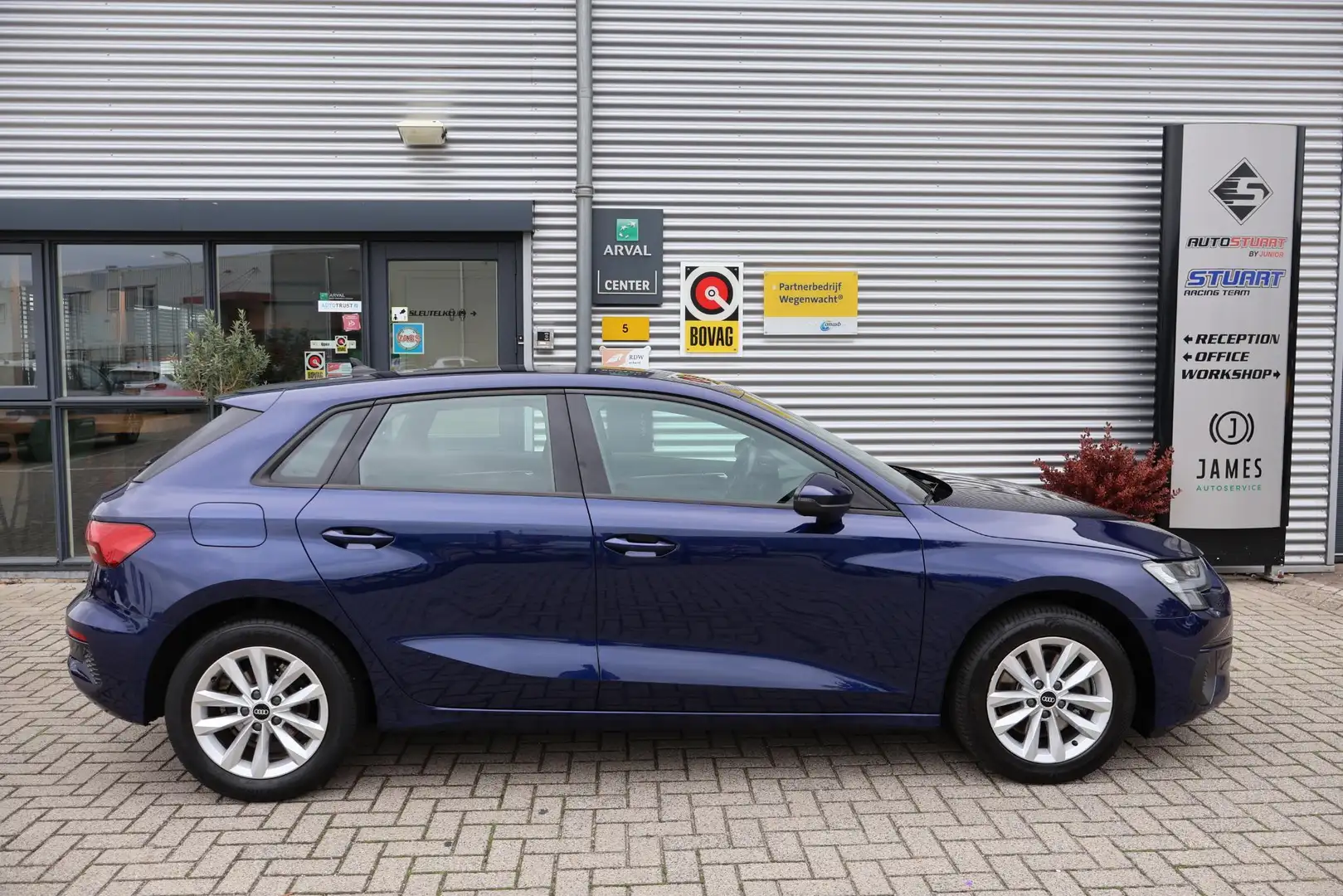 Audi A3 Sportback 30 TFSI Pro Line NL-Auto | Volledig Onde Blauw - 2