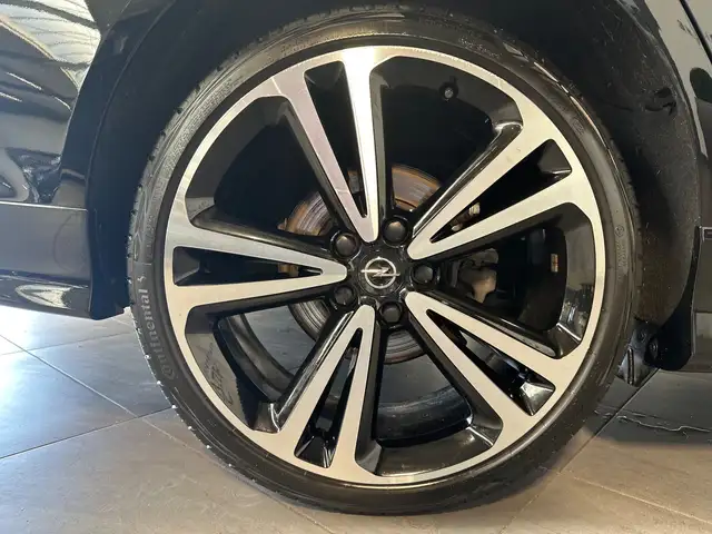 Opel Insignia view 3