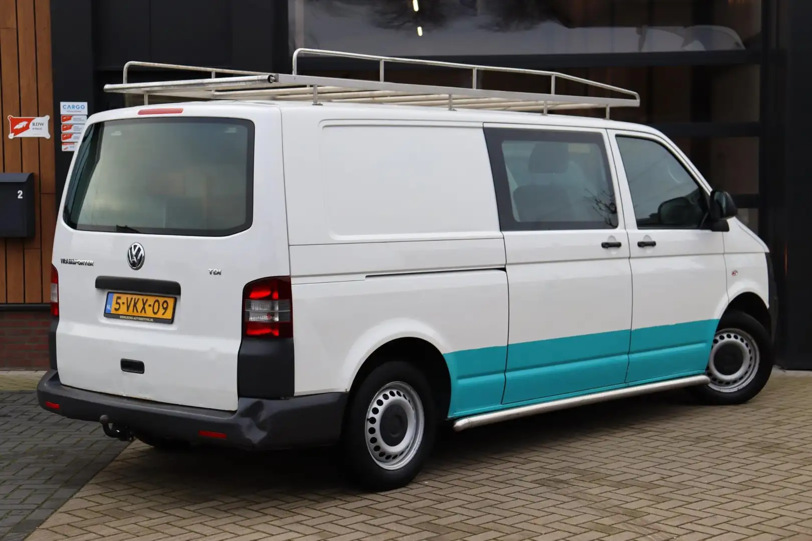 Volkswagen Transporter 2.0 TDI L2H1 DC Trendline | NAP | Eerste Eigenaar - 2