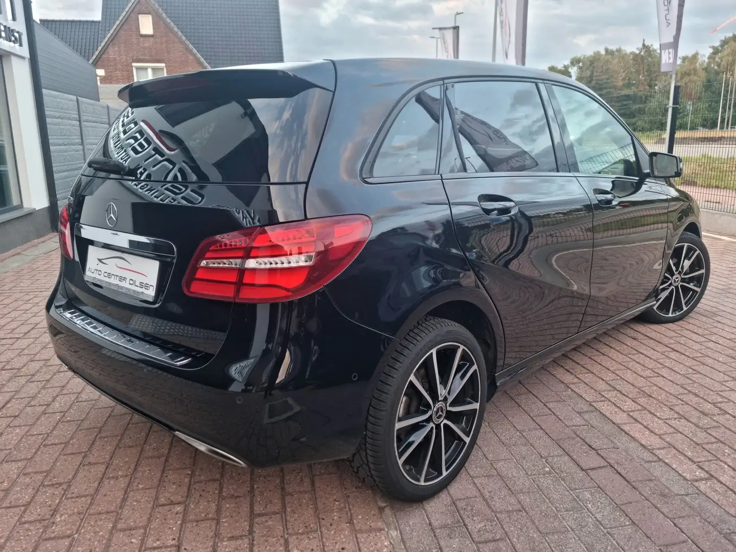 Mercedes-Benz B 180 d Automaat Night pack 79 000 km Zwart - 2