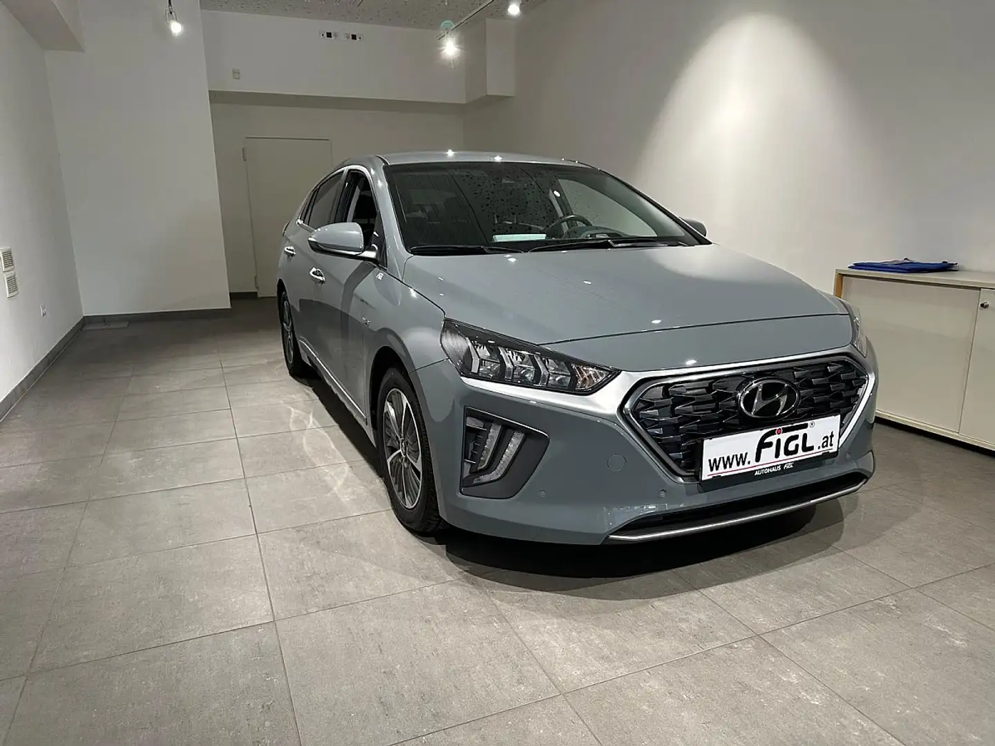 Hyundai IONIQ Ioniq 1,6 GDi Plug-In PHEV Level 5 DCT Aut. Grigio - 2