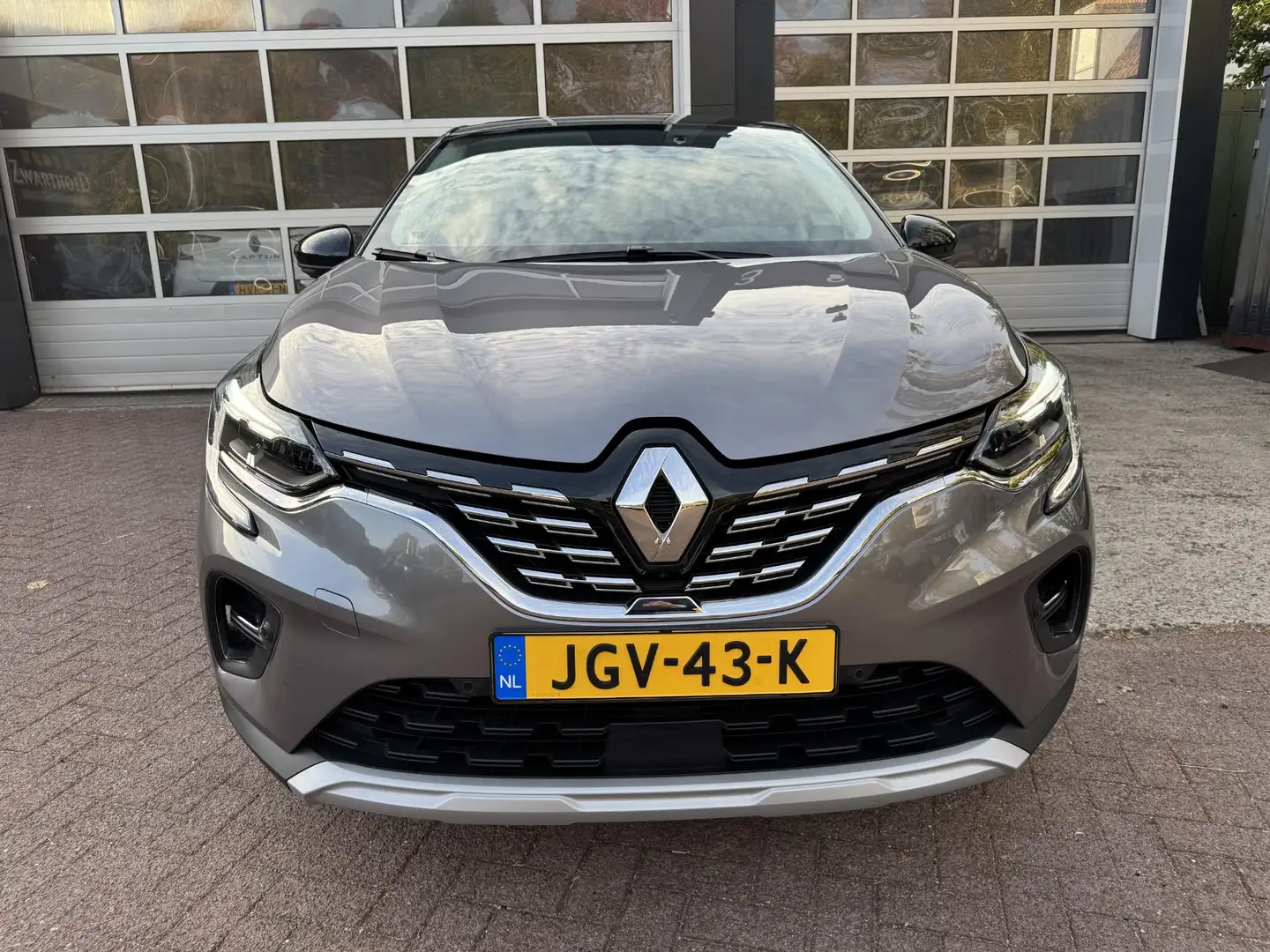 Renault Captur 1.3 TCe 140 Initiale Paris+Open dak!! Gris - 2