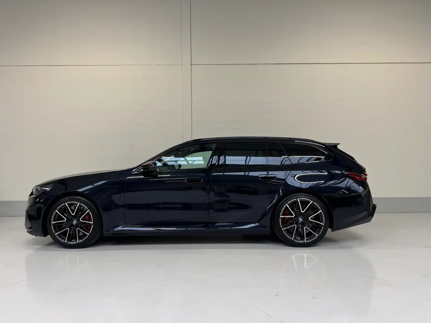 BMW M5 xDrive Touring Noir - 1