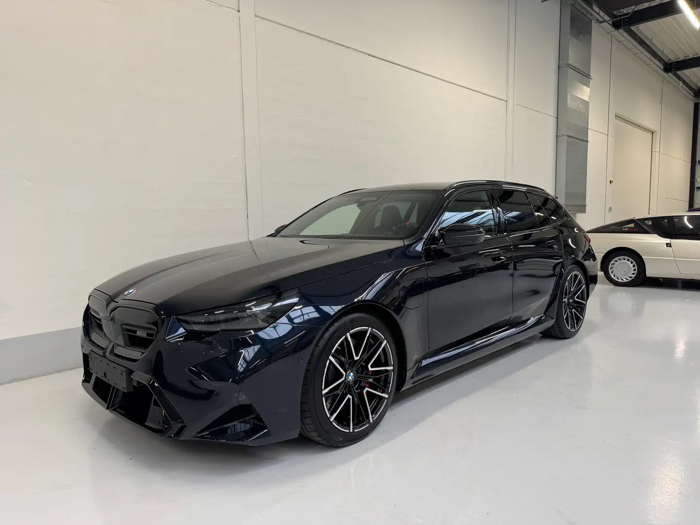BMW M5 xDrive Touring Schwarz - 2