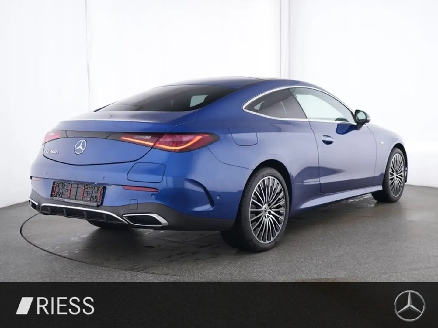 Mercedes-Benz CLE 300 e AMG Sport Distr Pano HUD Burmes W-Paket Blau - 2