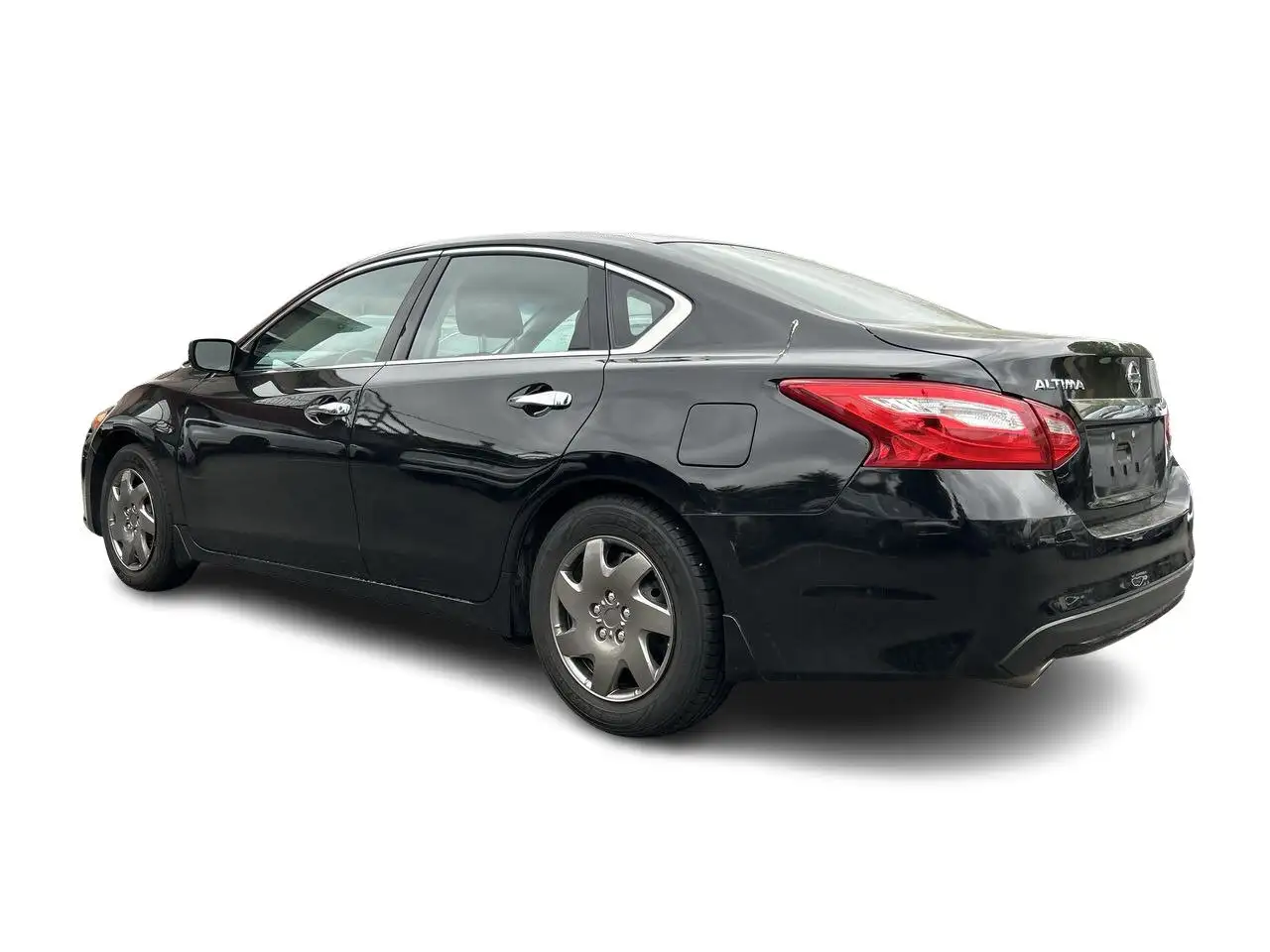 Nissan Altima снимка Nissan Altima