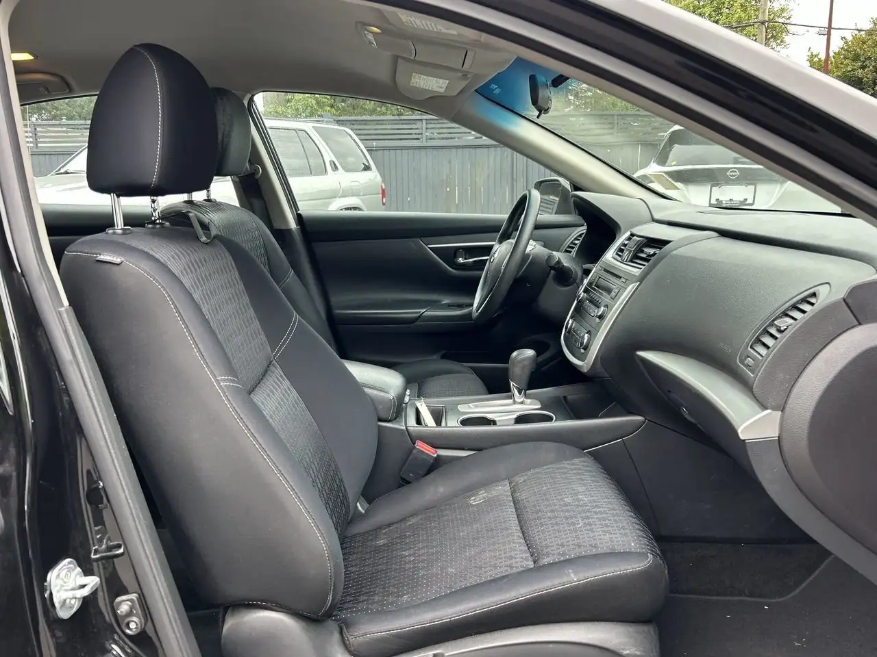 Nissan Altima снимка Nissan Altima