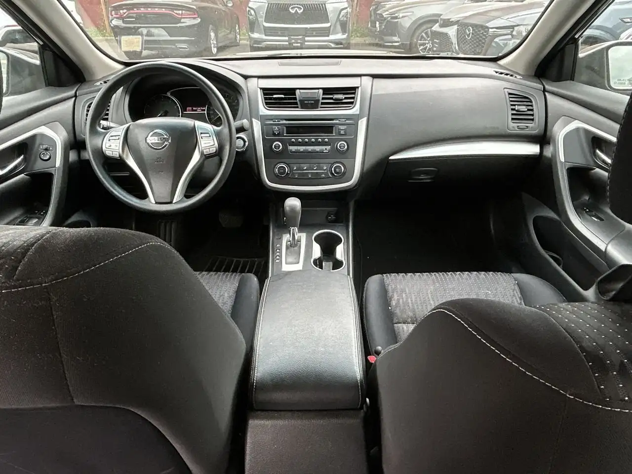 Nissan Altima снимка Nissan Altima