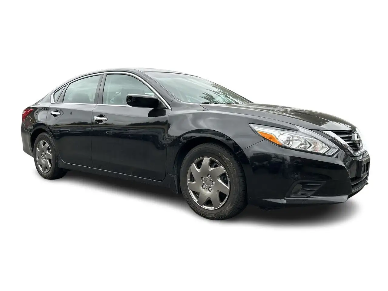 Nissan Altima снимка Nissan Altima