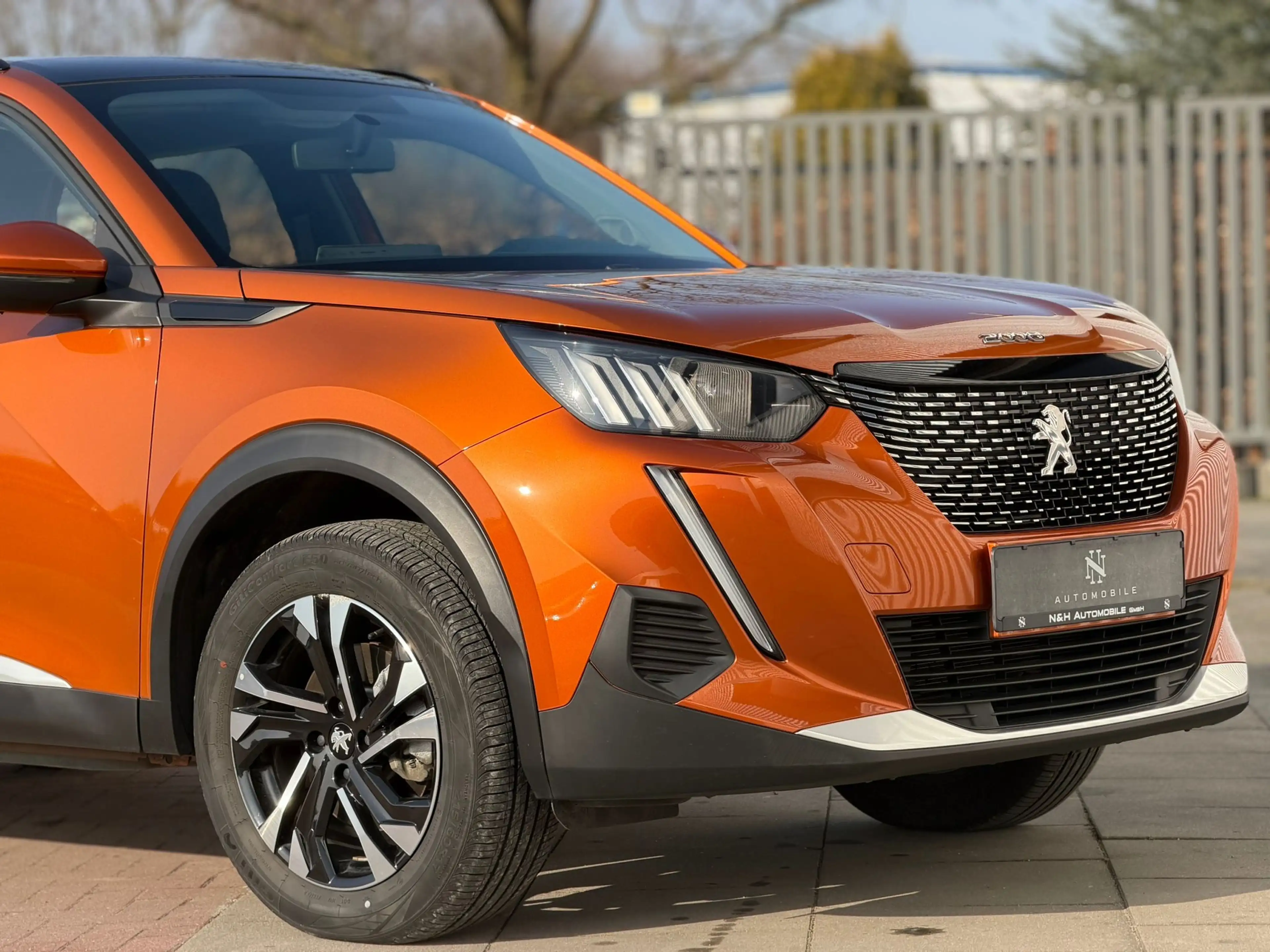 Peugeot 2008 HYBRID136 e-DSC6 Allure GT Pano*Leder*360 — photo 7