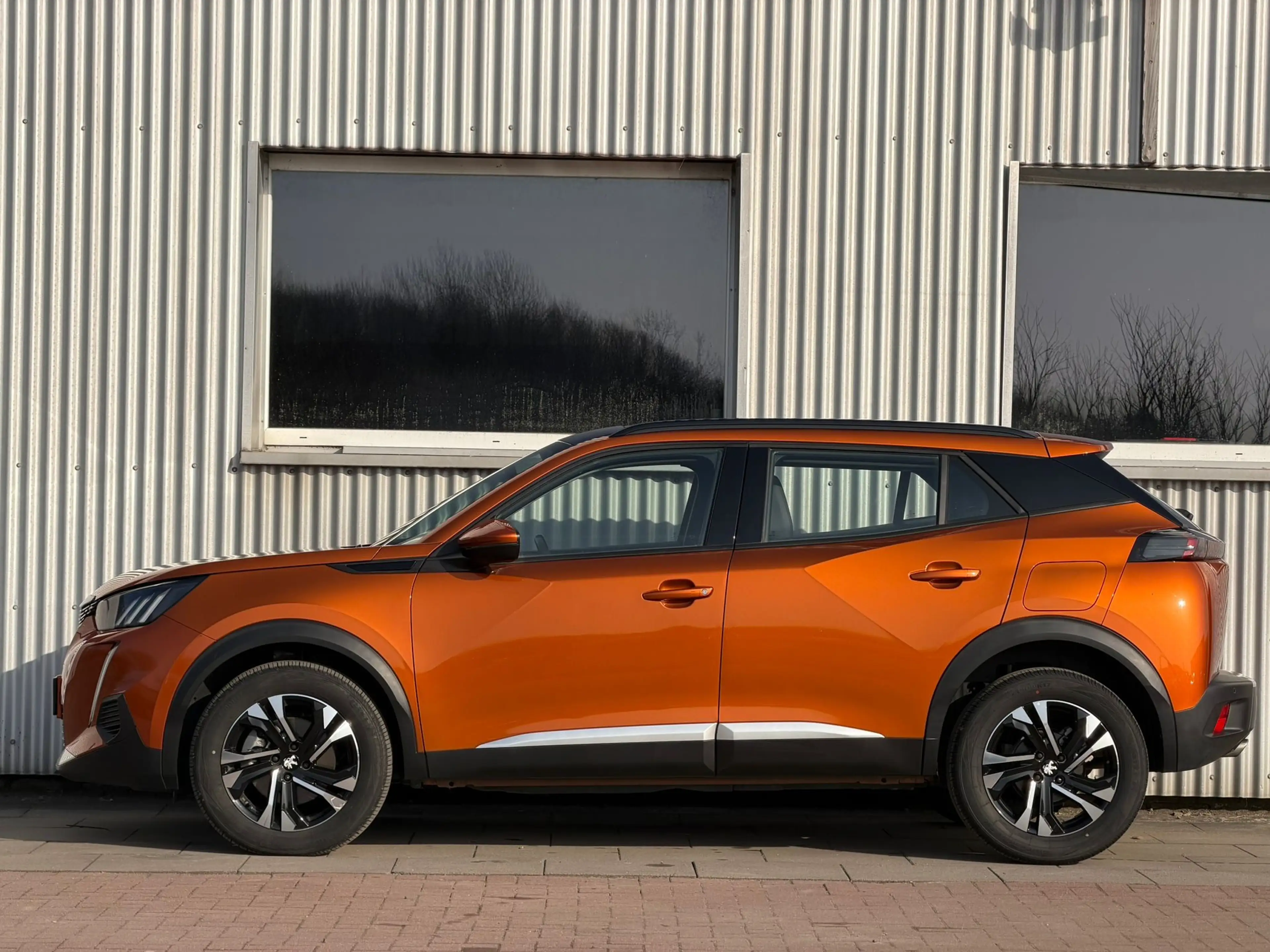 Peugeot 2008 HYBRID136 e-DSC6 Allure GT Pano*Leder*360 — photo 6
