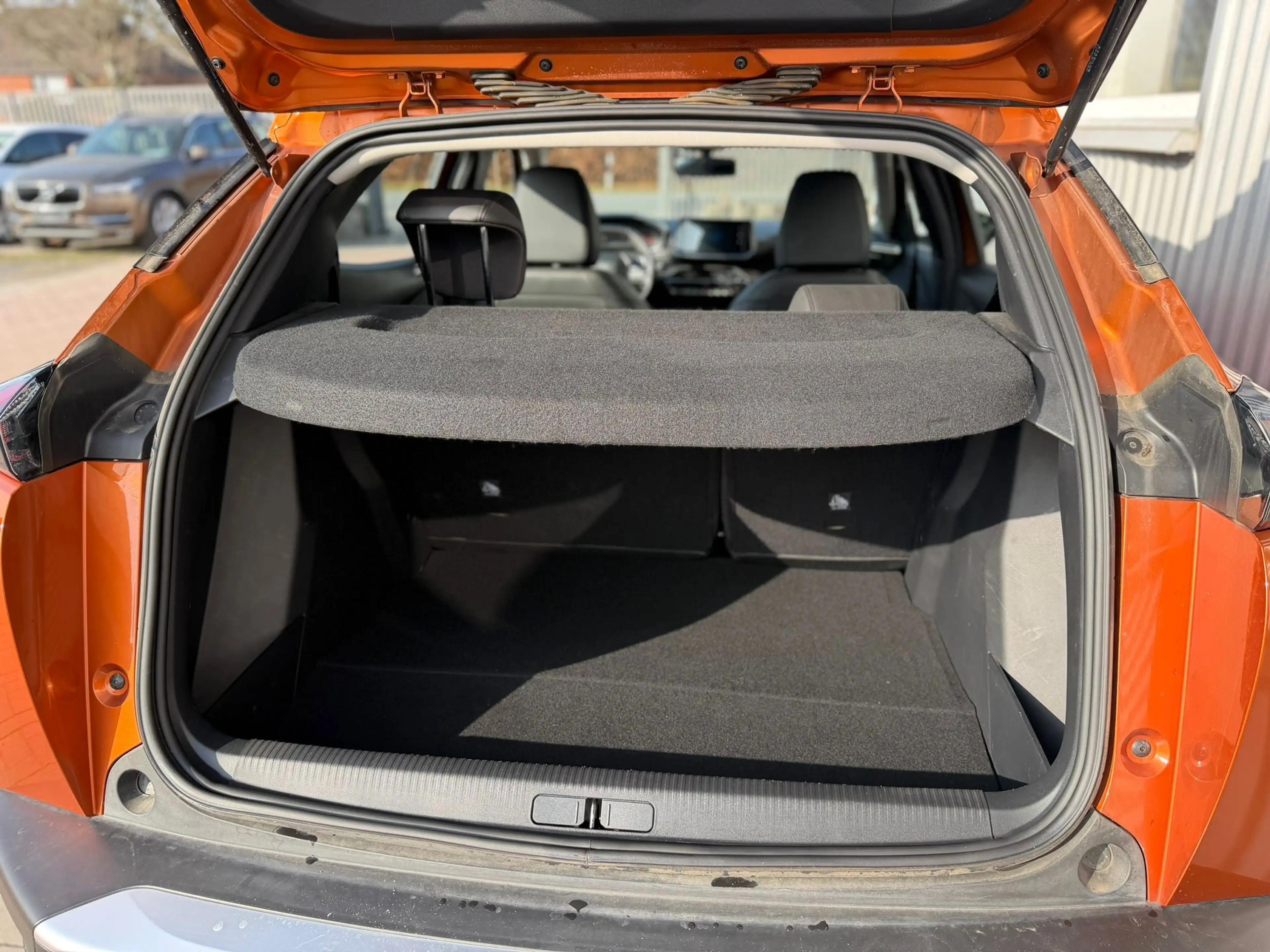 Peugeot 2008 HYBRID136 e-DSC6 Allure GT Pano*Leder*360 — photo 11