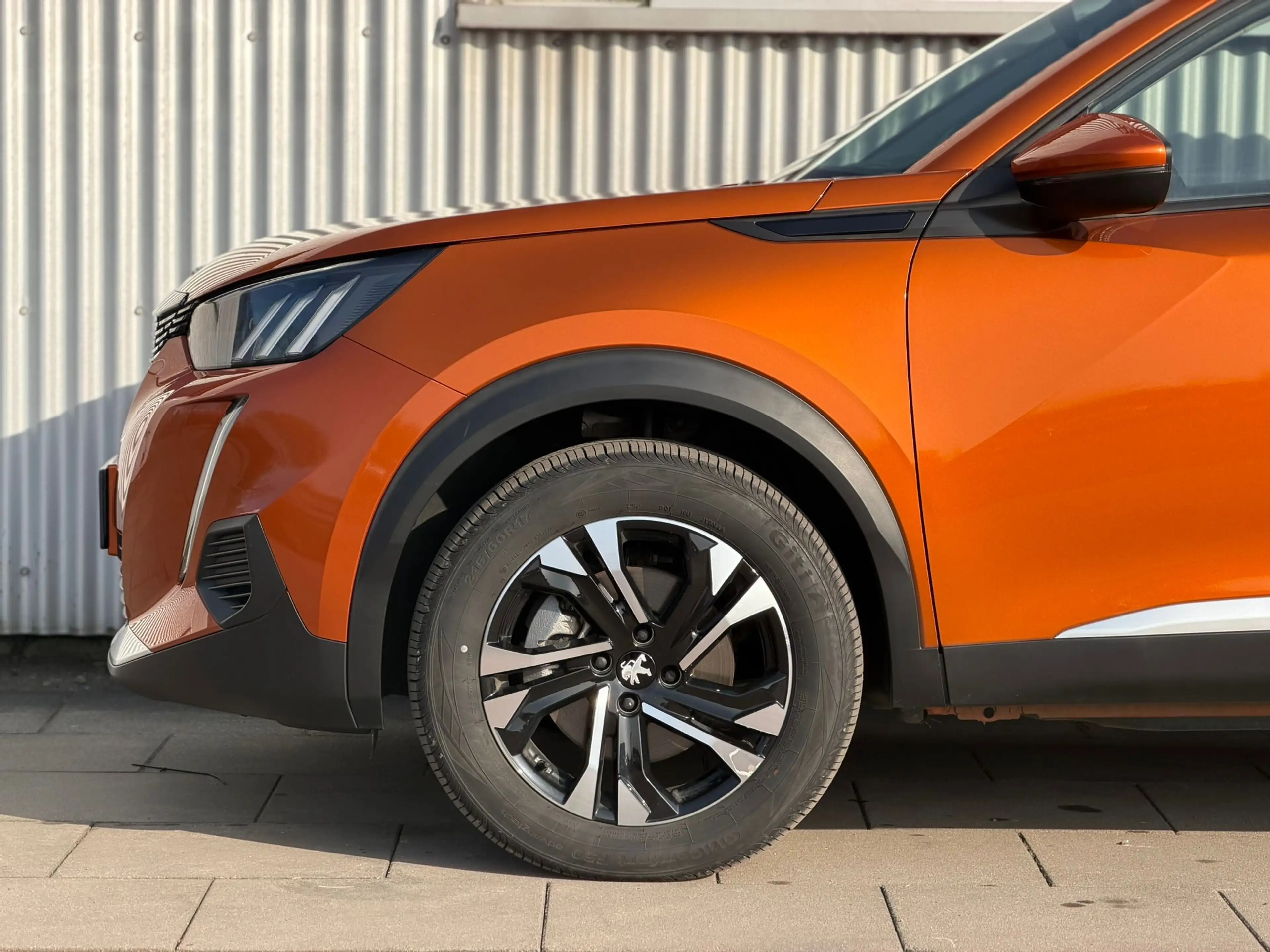 Peugeot 2008 HYBRID136 e-DSC6 Allure GT Pano*Leder*360 — photo 5