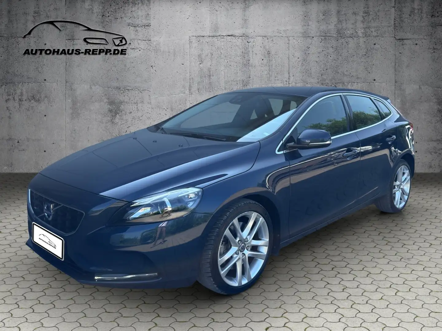 Volvo V40 D4 Geartronic Summum Синій - 1