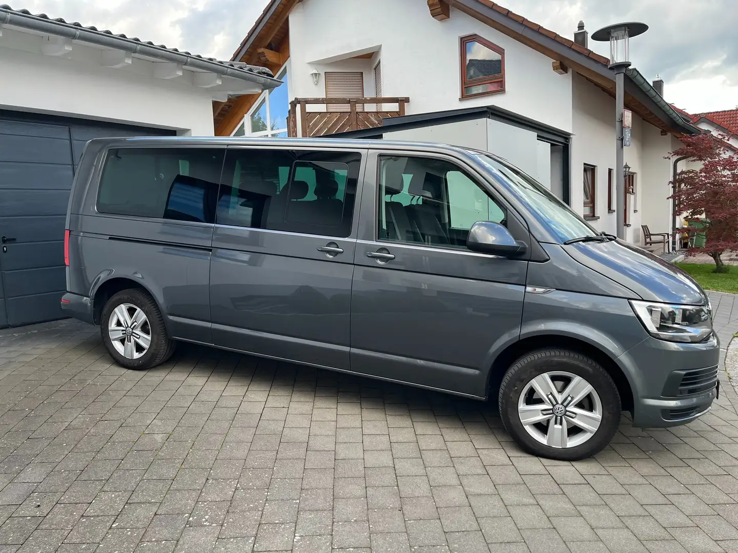 Volkswagen T6 Caravelle Caravelle Lang zwei Schiebetüren Grau - 2
