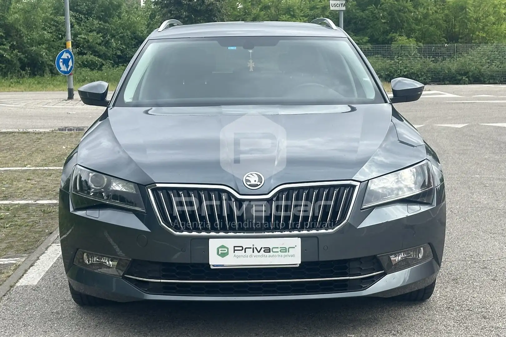 Skoda Superb Superb 1.6 TDI DSG Wagon Executive Plateado - 2