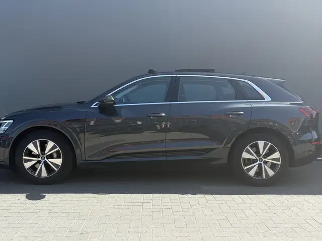 Audi Q8 E-Tron view 10