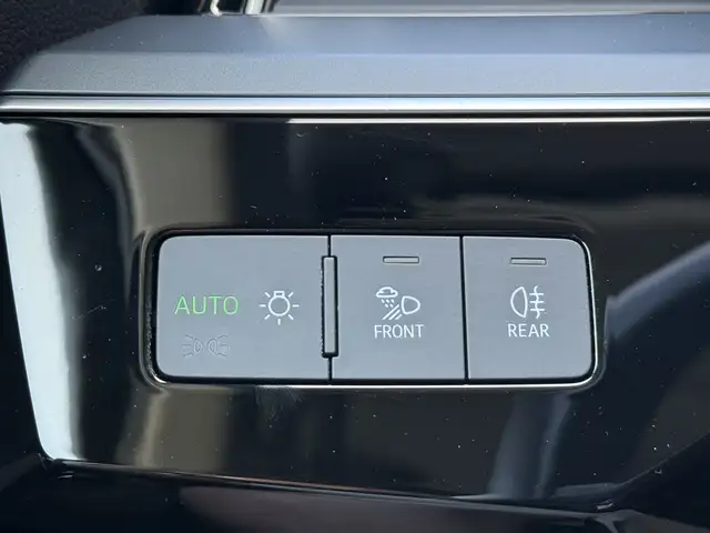 Audi Q8 E-Tron view 18