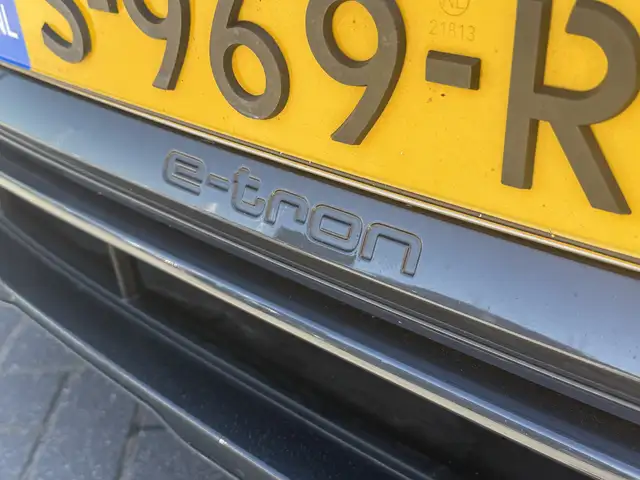 Audi Q8 E-Tron view 16