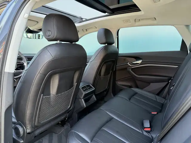 Audi Q8 E-Tron view 6