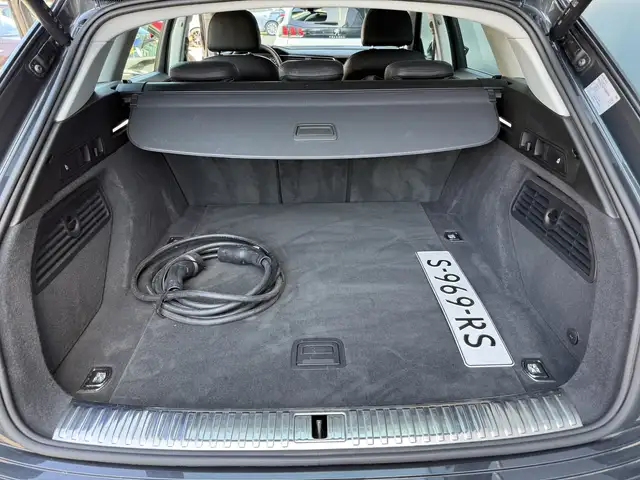Audi Q8 E-Tron view 8