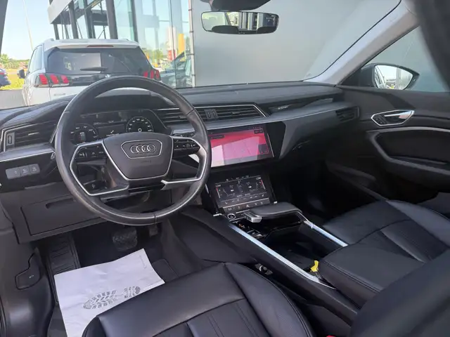 Audi Q8 E-Tron view 4
