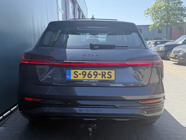Audi Q8 E-Tron view 13