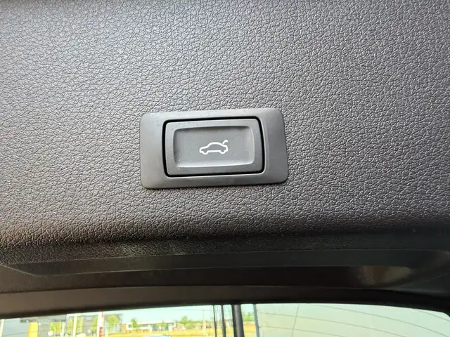 Audi Q8 E-Tron view 9