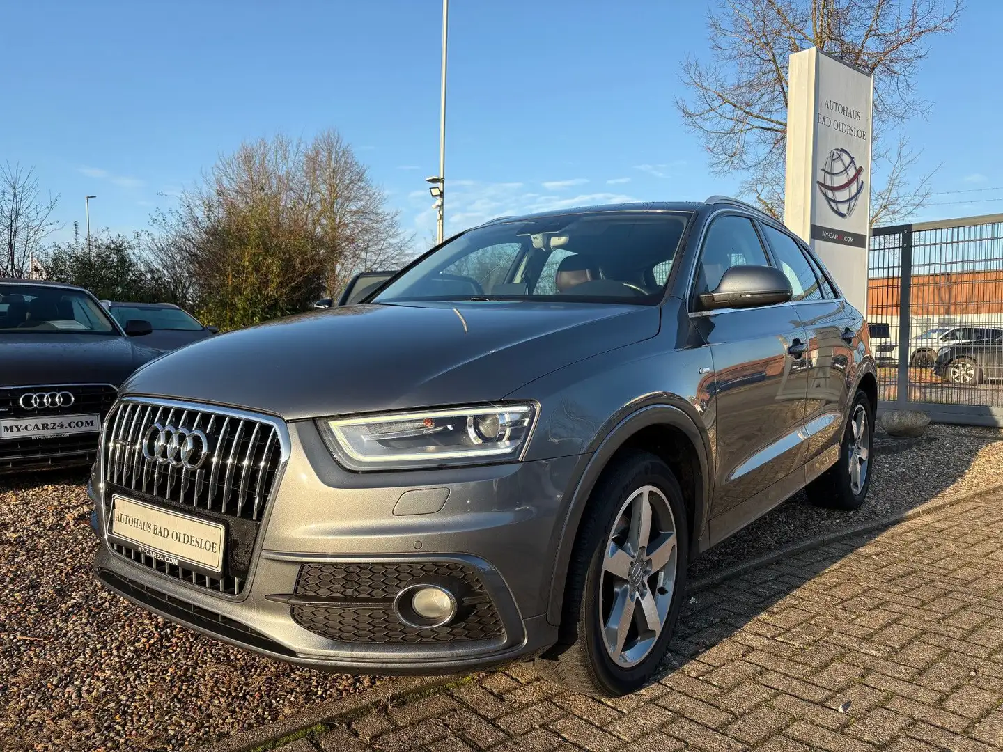 Audi Q3 2.0 TDI quattro S-line +Xenon+Leder+NAVI+AHK Grau - 1