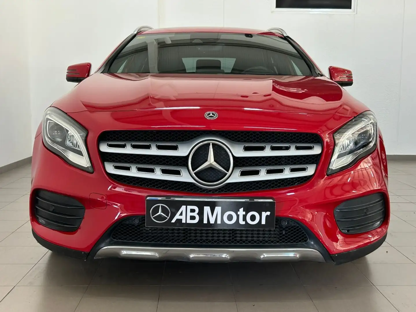 Mercedes-Benz GLA 180 7G-DCT AMG Line 7G-DCT Rojo - 2