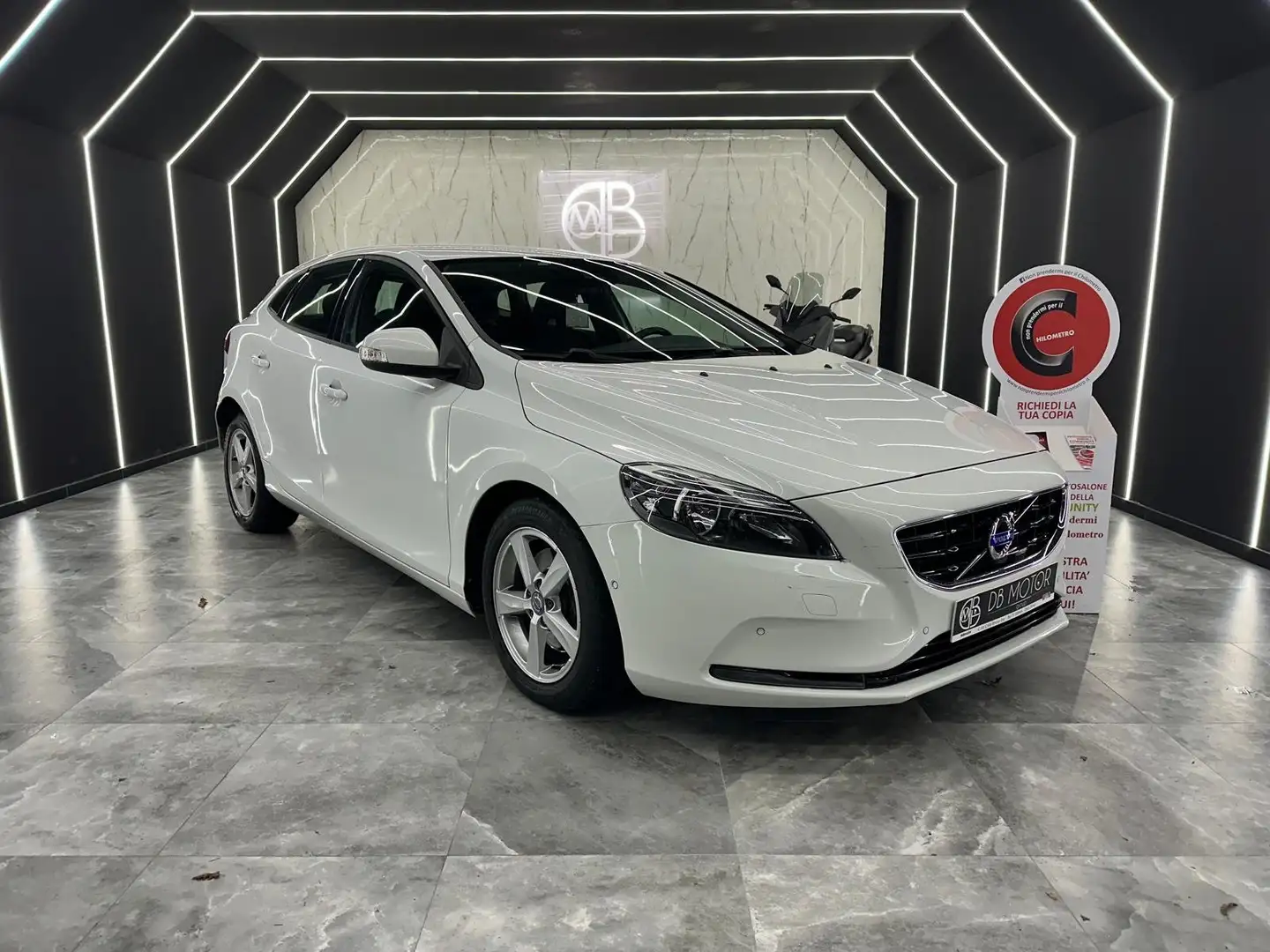 Volvo V40 V40 II 1.6 d2 R-design Momentum Bianco - 2