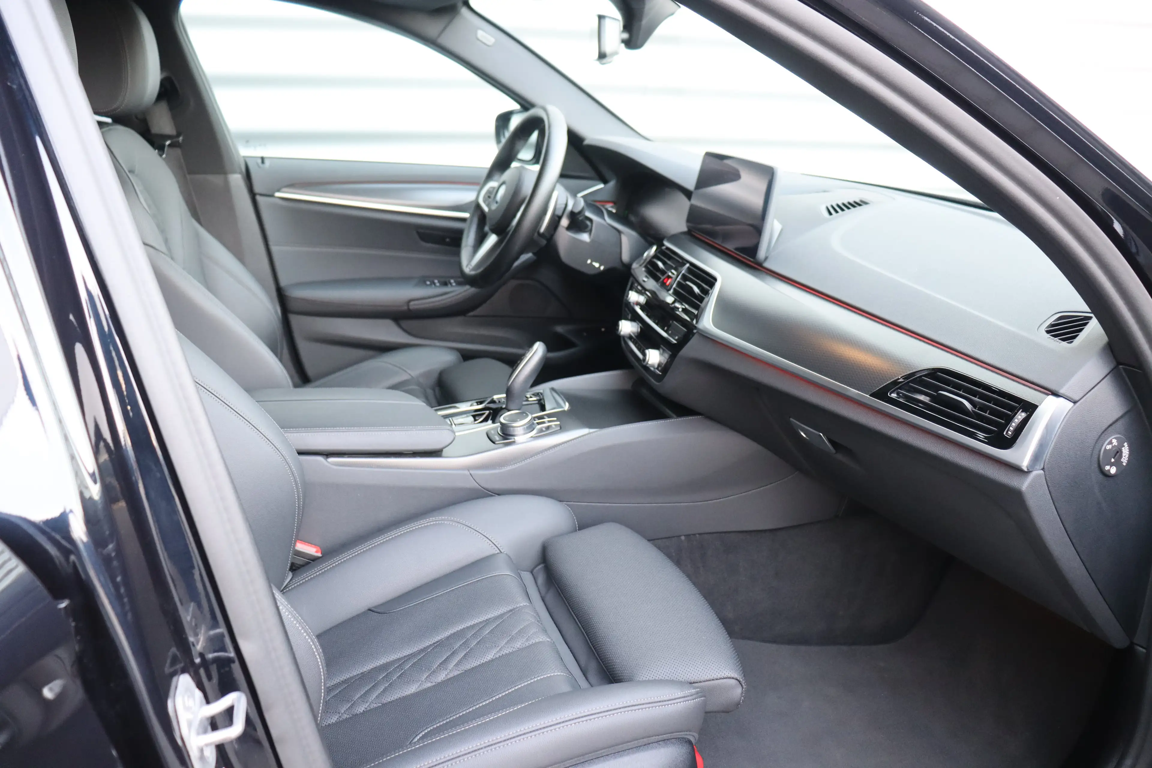 BMW 530 5-serie Touring 530e 292PK BUSINESS EDITION PLUS M — photo 22