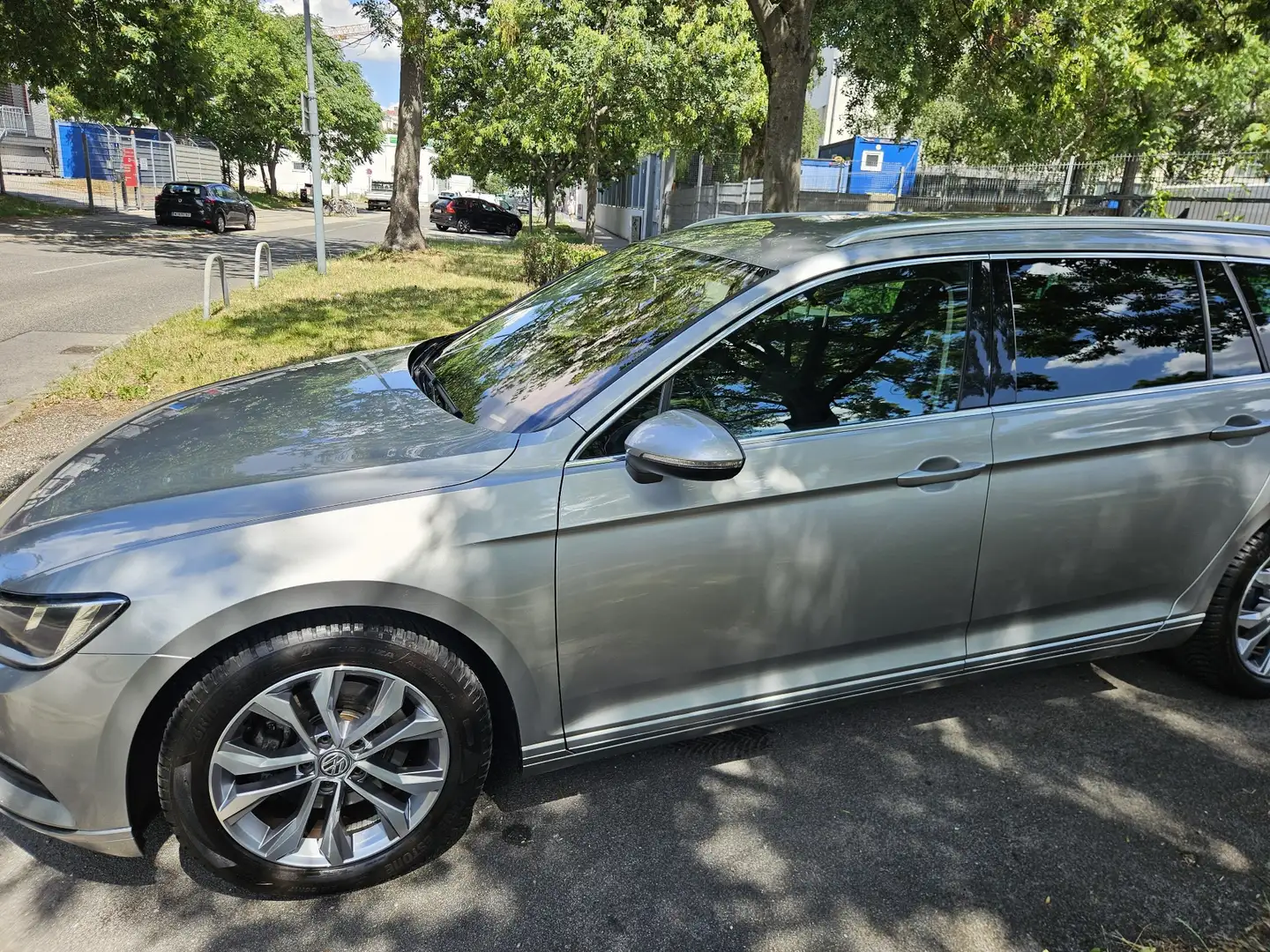Volkswagen Passat Highline 1,6 TDI DSG - 1