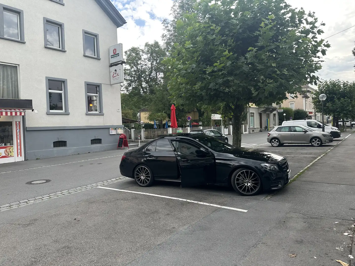 Mercedes-Benz E 350 d Amg line . Schwarz - 2