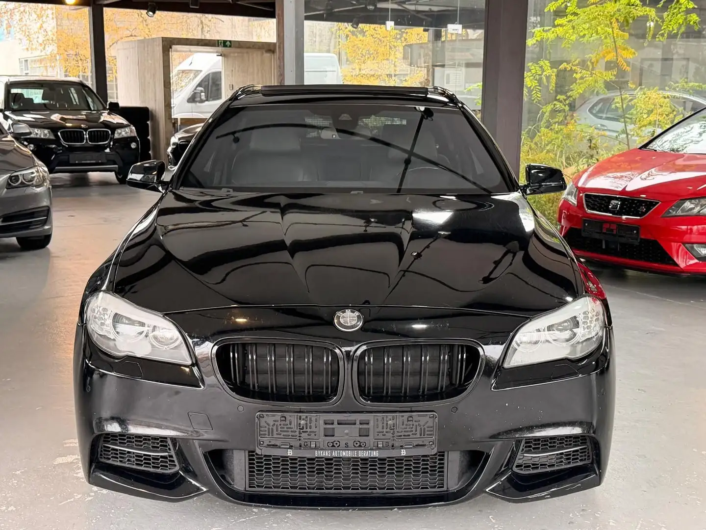 BMW 550 d xDrive Touring Sport-Pano-Hud- Schwarz - 2