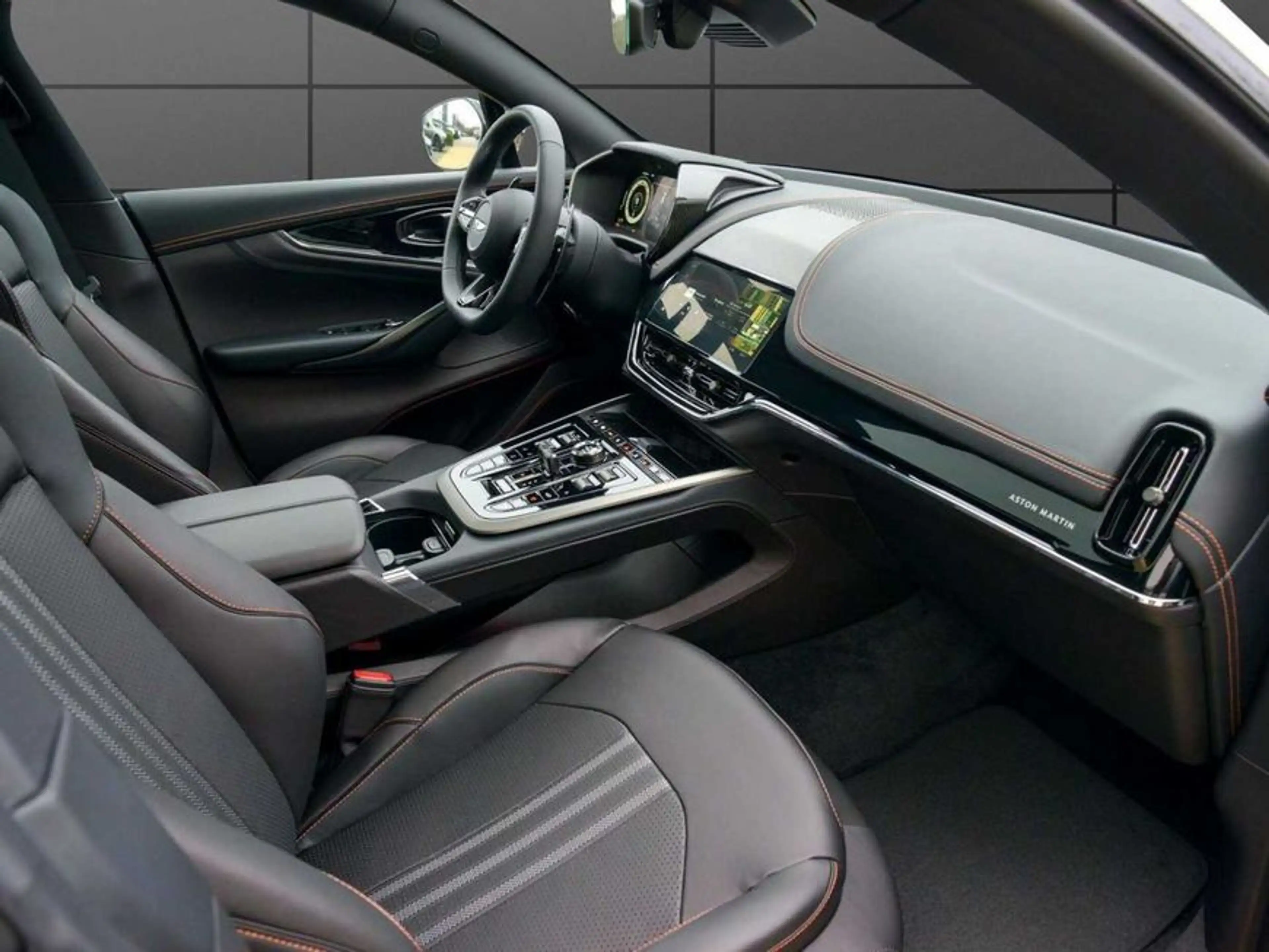 Aston Martin DBX 707 — photo 13