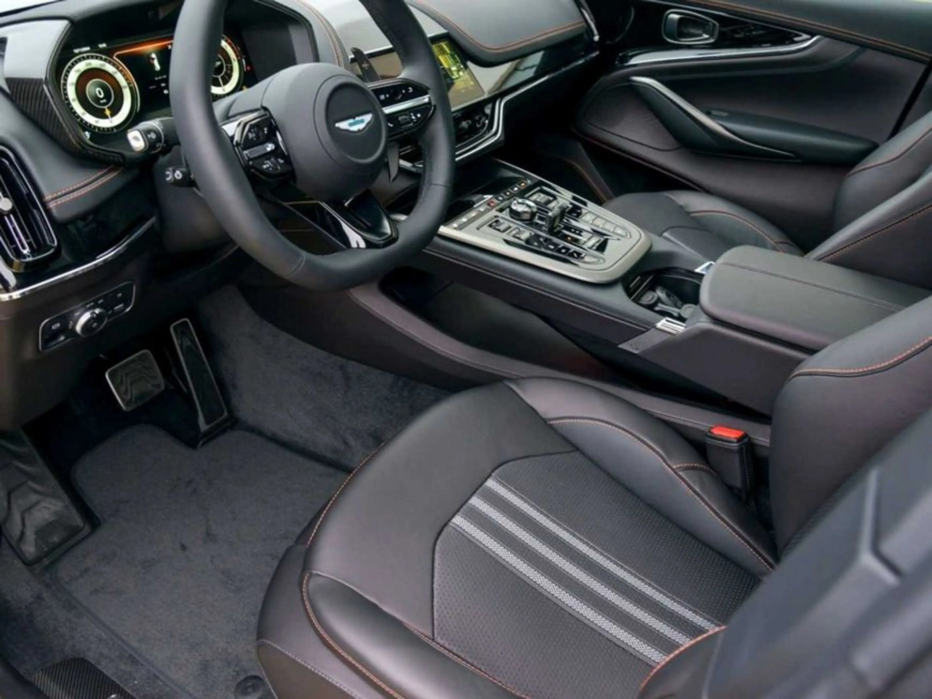 Aston Martin DBX 707 — photo 3