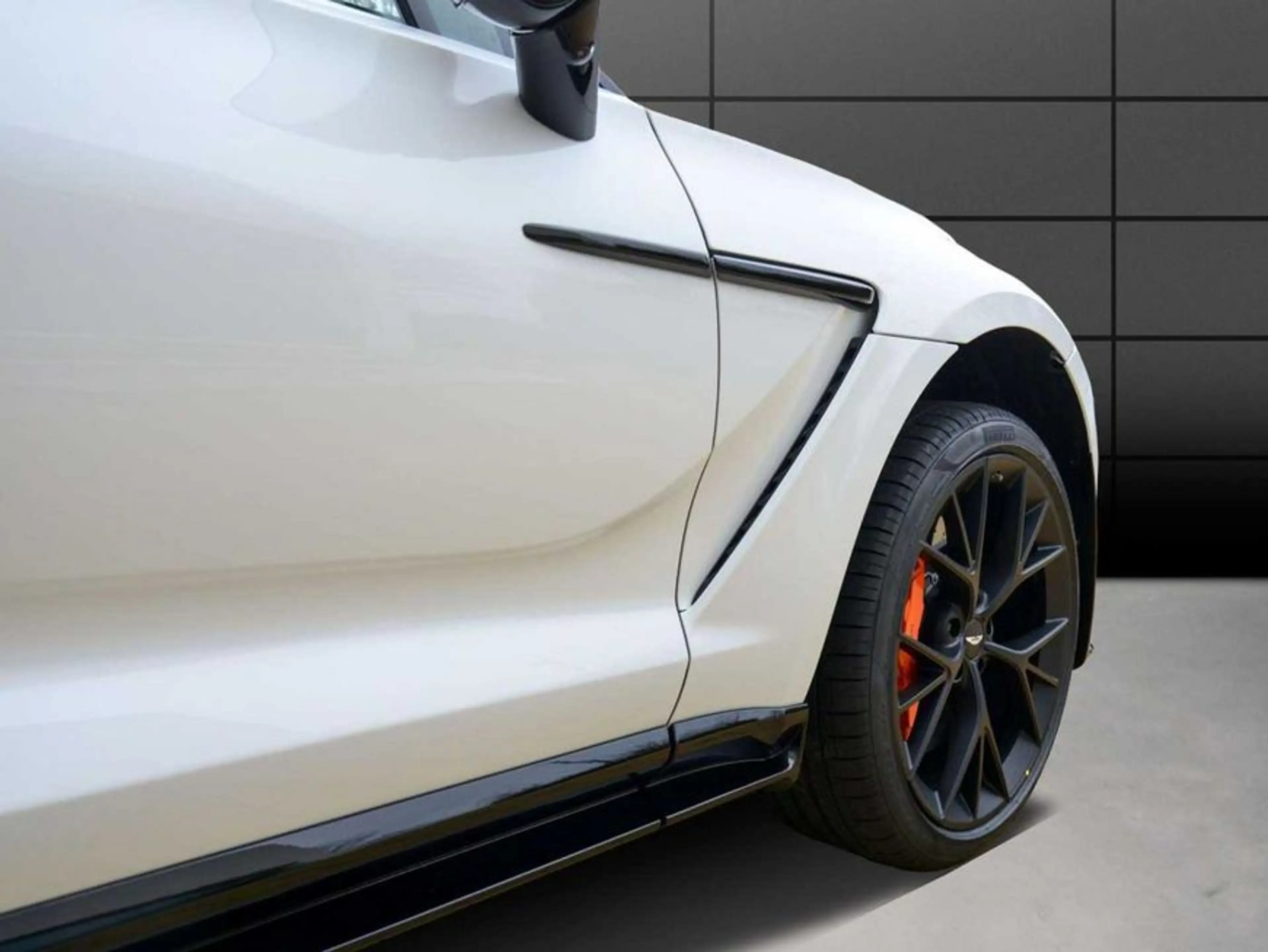 Aston Martin DBX 707 — photo 8
