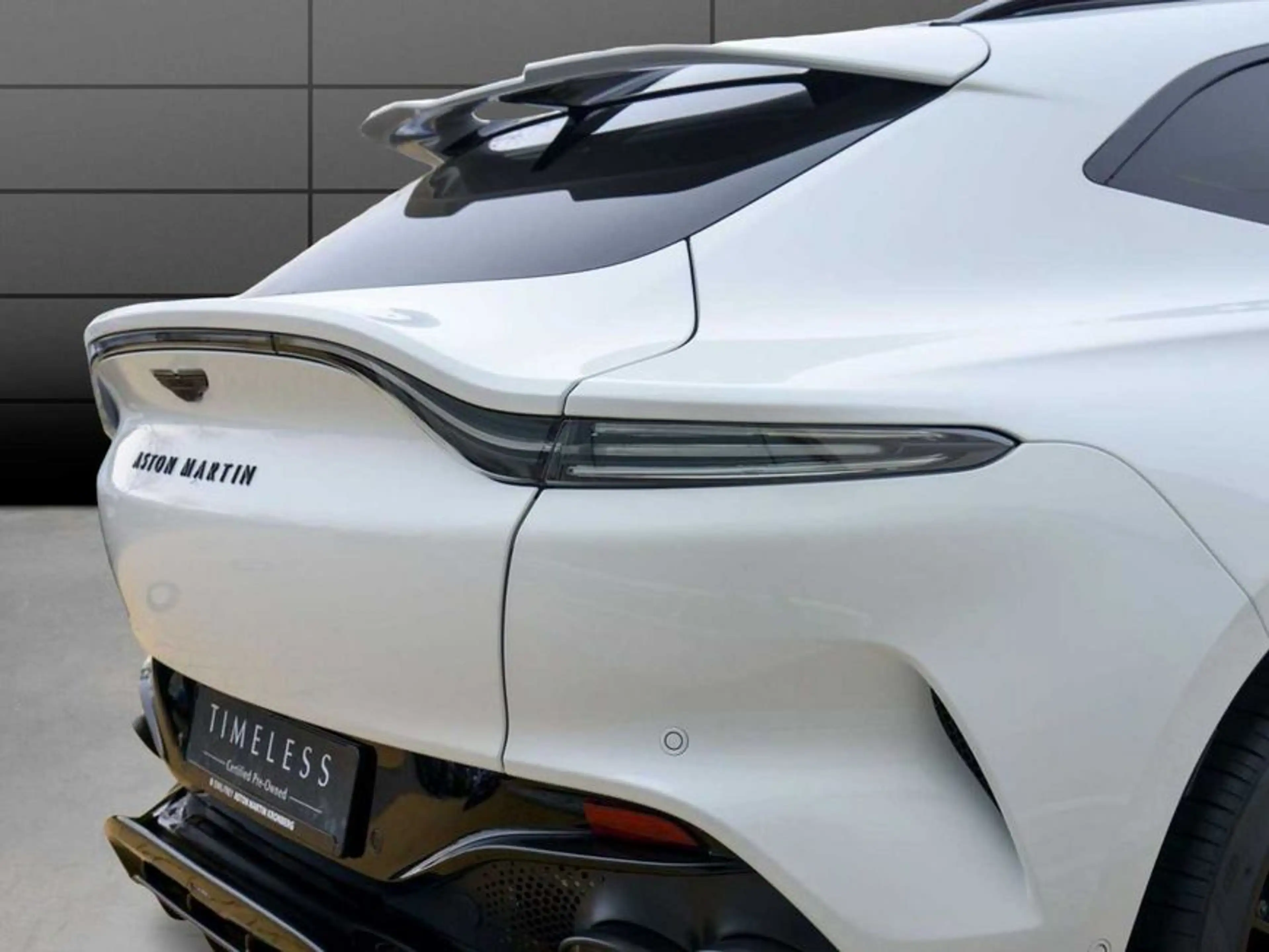 Aston Martin DBX 707 — photo 7
