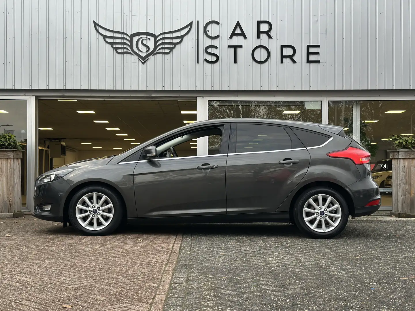 Ford Focus 1.0 EcoBoost Titanium Business |CAMERA|ST+STUUR VW Grijs - 2