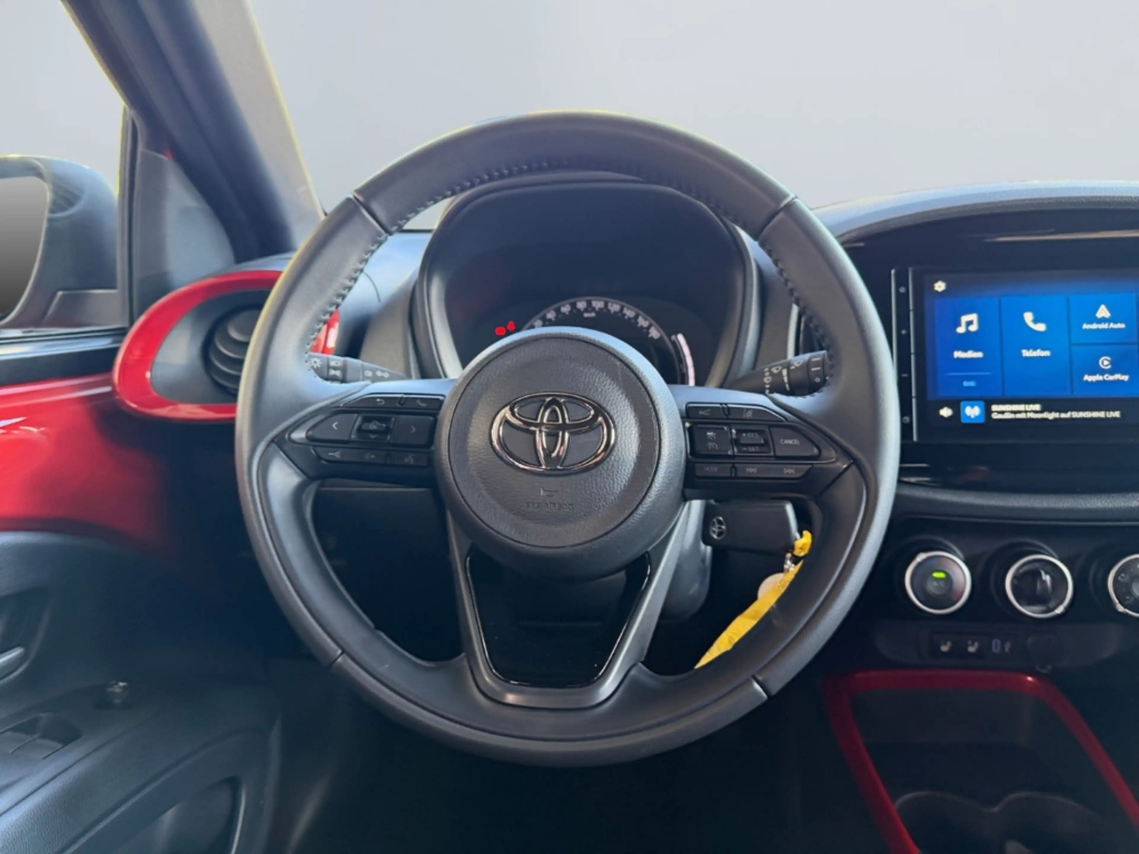 Toyota Aygo X Teamplayer *ACC*CarPlay*CAM*SHZ*Bi-Tone* — photo 2