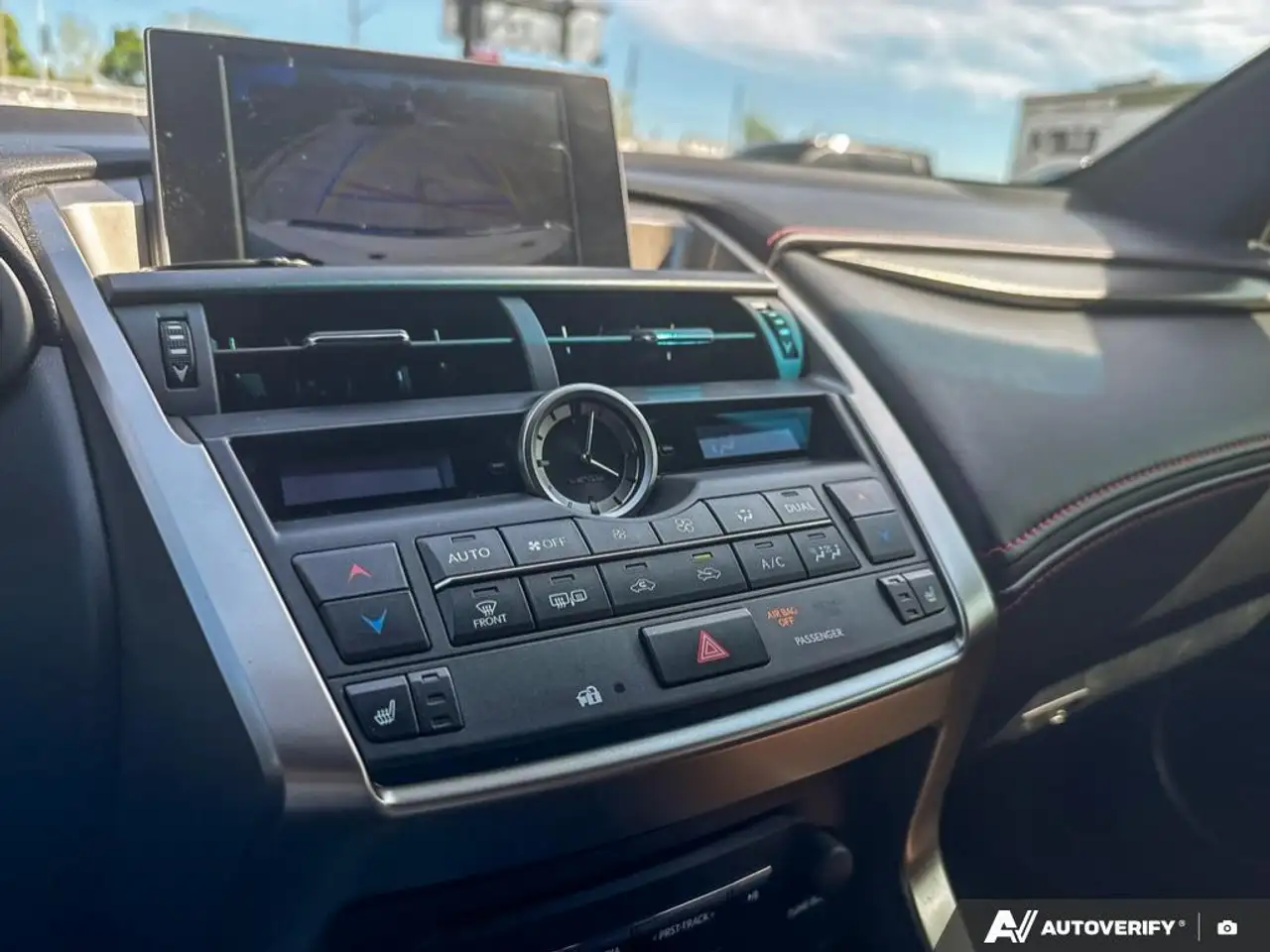 Lexus NX снимка Lexus NX