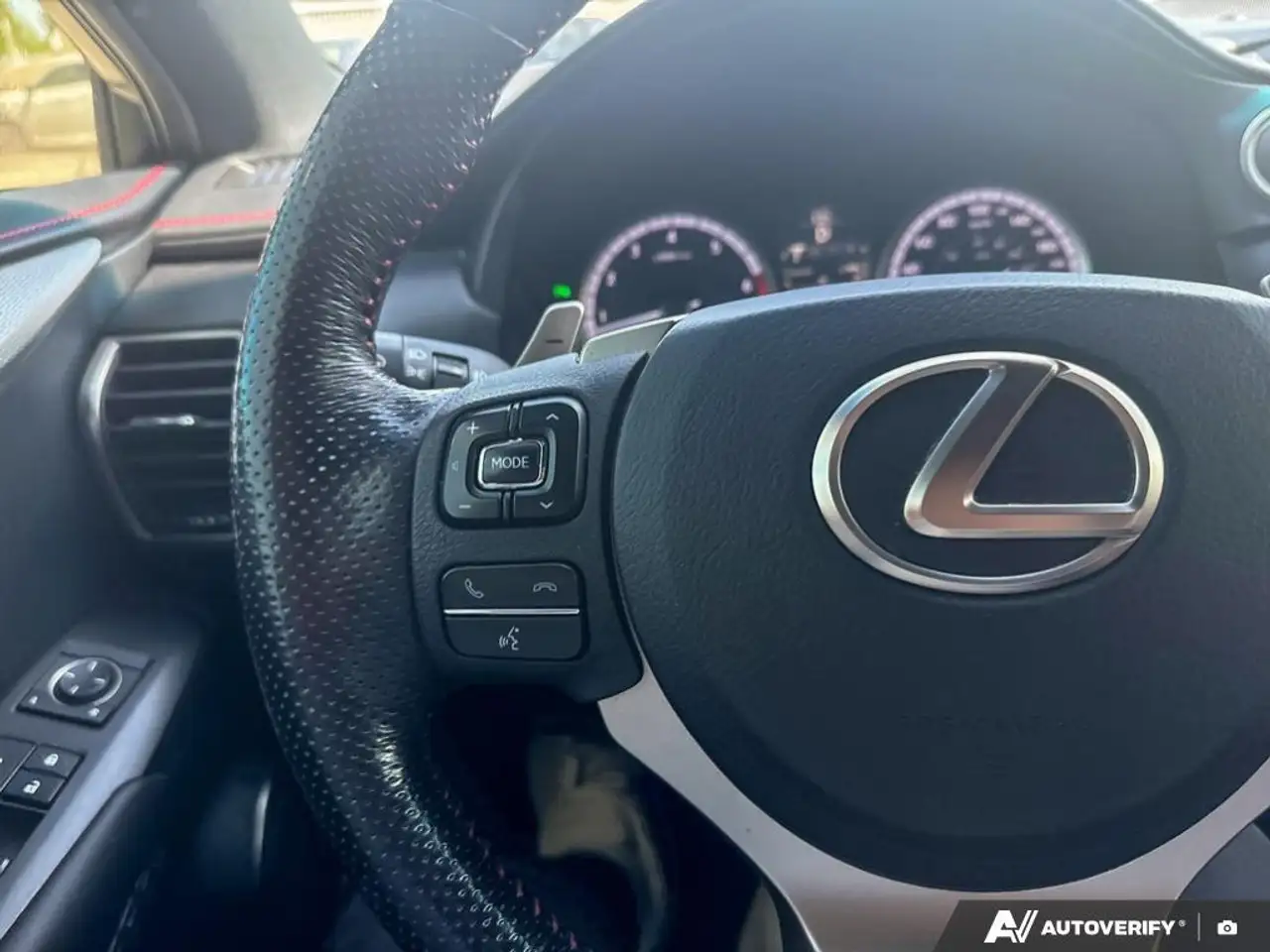 Lexus NX снимка Lexus NX