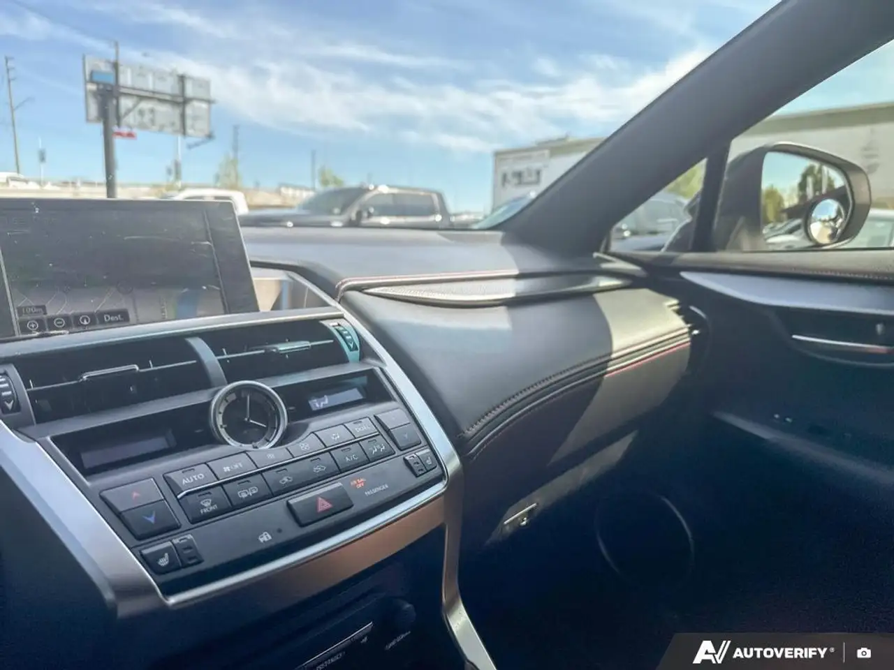 Lexus NX снимка Lexus NX