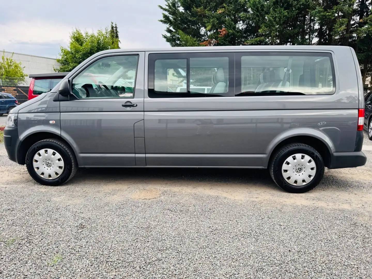 Volkswagen T5 Transporter Kombi lang/9-Sitze/AHK/Scheckheft Gri - 2