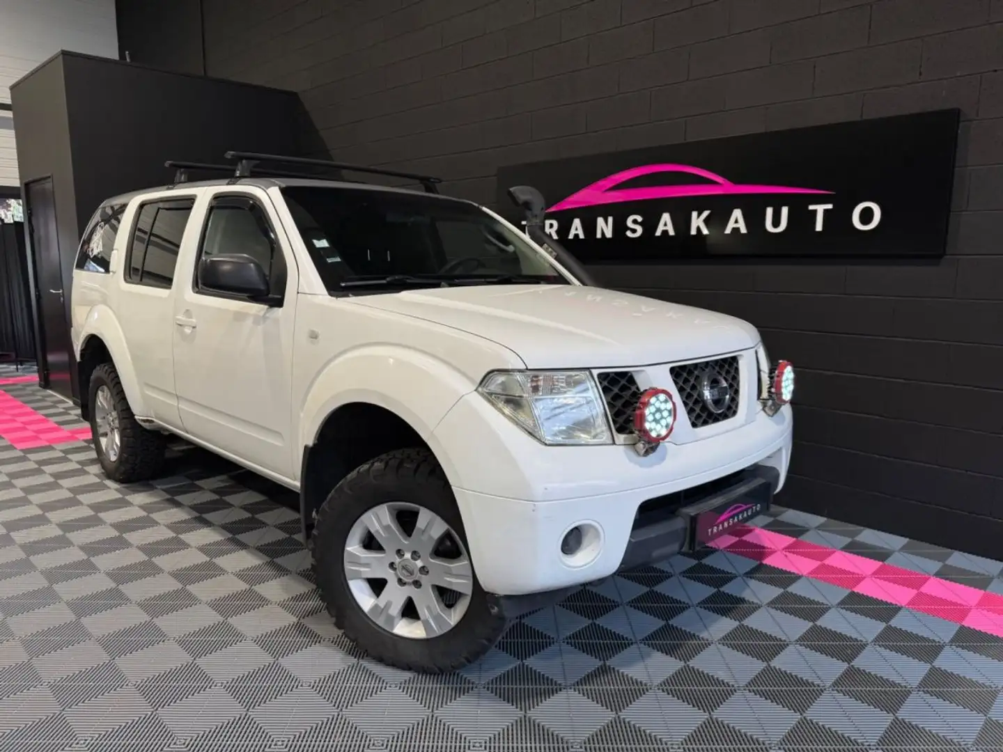 Nissan Pathfinder 2.5 dCi 174 ch Confort Blanc - 1
