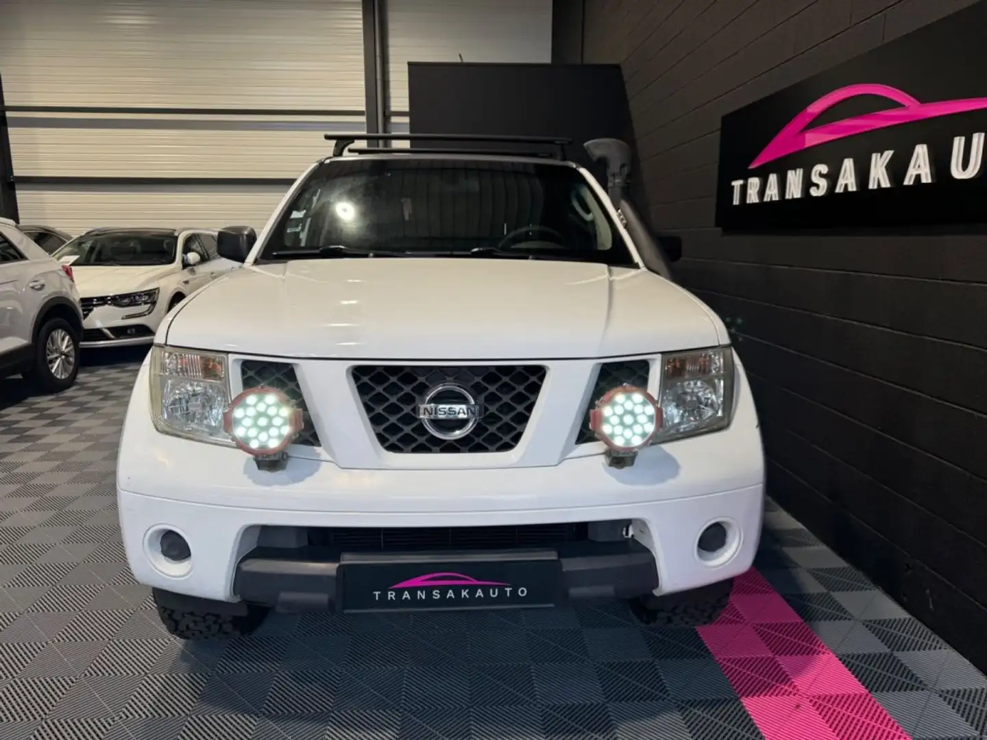 Nissan Pathfinder 2.5 dCi 174 ch Confort Weiß - 2