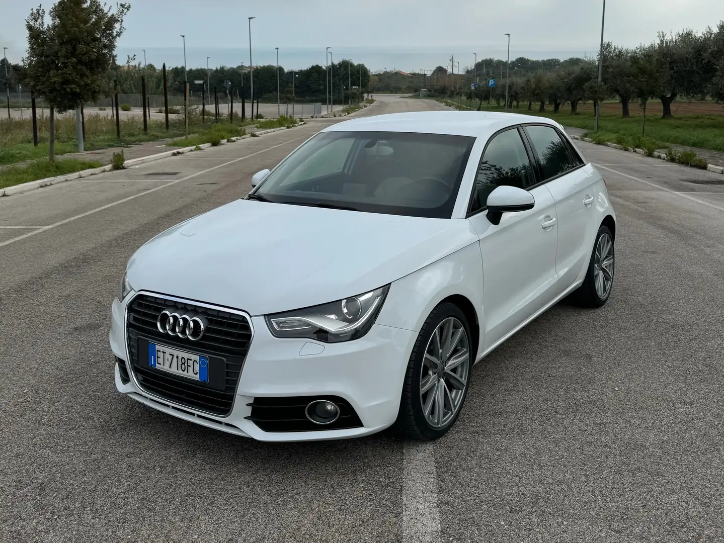 Audi A1 A1 Sportback 1.6 tdi Ambition 105cv Blanc - 1